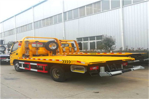 漕河泾附近拖车救援搭电